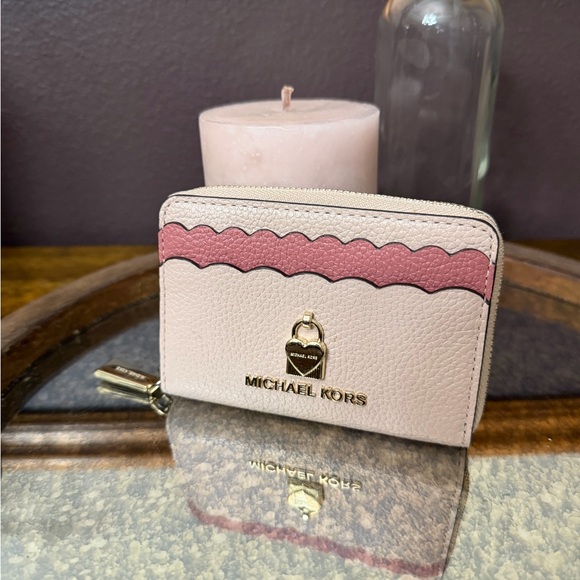 ‼️SOLD ‼️ Michael Kors Scalloped Bicolor Pebble Leather Coin Card Case Wallet - Picture 3 of 9